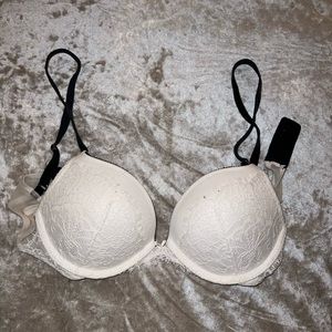 Victoria’s Secret 34B bra